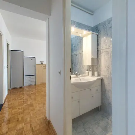 Noemi By Interhome Apartamento